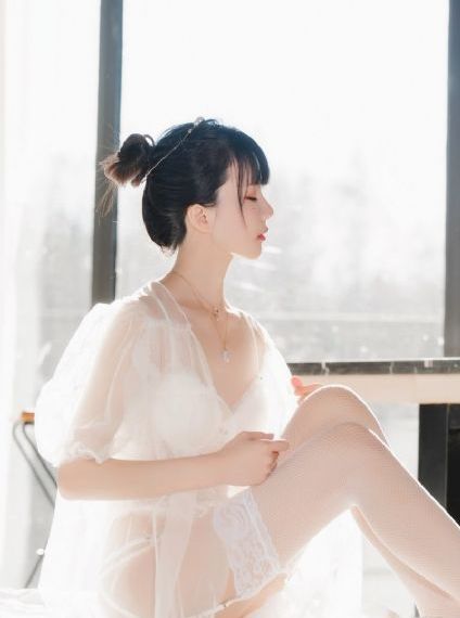 美女露出让男生揉的