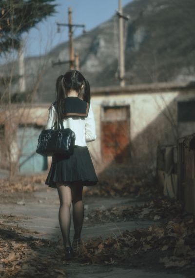 强j2:制服y惑